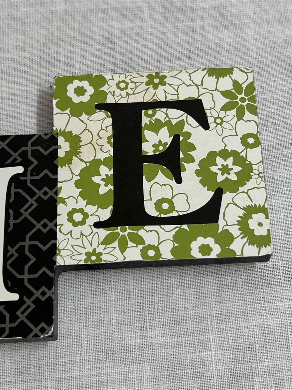 🌞 Home Wall Decor 'HOME' Hook Coat Rack with Green Burlap Flower for “o”